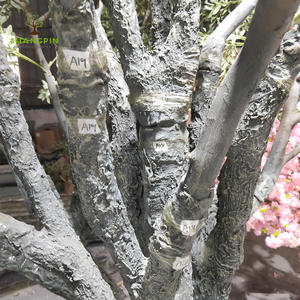 Pohon Zaitun Palsu Raksasa dengan Pot Putih dan Pakis di Bagian Bawah - Product Image 4