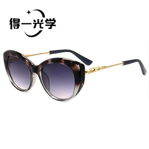 แว่นกันแดด De Yi Optics Cat Eye กรอบสีดำ ขาโลหะ ป้องกันรังสียูวี 400 สำหรับผู้หญิง - Product Image 3