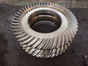 Engranaje cónico espiral de aleación de acero forjado OEM de alta confiabilidad en varias industrias - Product Image 2