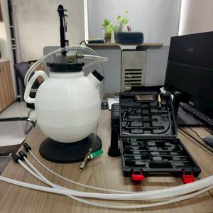 Kit <span class=keywords><strong>de</strong></span> débrayage <span class=keywords><strong>de</strong></span> <span class=keywords><strong>frein</strong></span> manuel Kit d'outils <span class=keywords><strong>de</strong></span> réservoir <span class=keywords><strong>de</strong></span> remplissage <span class=keywords><strong>de</strong></span> pompe à huile manuelle Kit <span class=keywords><strong>de</strong></span> <span class=keywords><strong>remplacement</strong></span> <span class=keywords><strong>de</strong></span> <span class=keywords><strong>liquide</strong></span> <span class=keywords><strong>de</strong></span> <span class=keywords><strong>frein</strong></span> manuel - Product Image 1