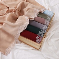 Élégant châle musulman en polyester doux avec bordure en dentelle florale 180*70cm, 10 couleurs unies en stock, hijab en mousseline pour usage quotidien et festivals