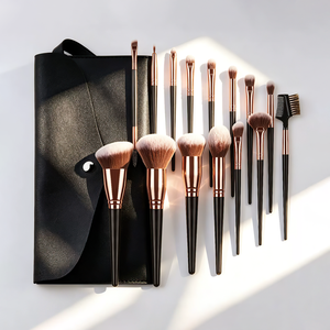 Set <span class=keywords><strong>de</strong></span> 15 <span class=keywords><strong>Brochas</strong></span> <span class=keywords><strong>de</strong></span> <span class=keywords><strong>Maquillaje</strong></span> Magnum <span class=keywords><strong>de</strong></span> Fibra Sintética con Mangos <span class=keywords><strong>de</strong></span> Plástico en Oro Champán y Oro Negro - Product Image 3