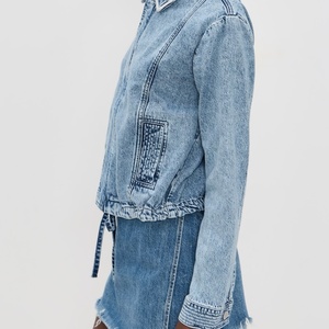 Veste en jean délavé bleu clair pour femme, style mode, printemps-automne, col brodé, ourlet court, vente en gros - Product Image 4