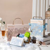 Boîte à fleurs de mariage en carton recyclable personnalisée avec gaufrage pour l'emballage alimentaire et ruban