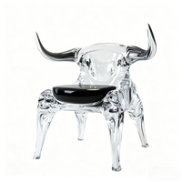 Fauteuil en cristal transparent en forme de tête de taureau avec coussin en cuir noir pour la décoration de maison de luxe