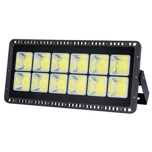 Projecteur haute puissance pour terrains de football et de tennis - Product Image 2