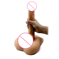 Muñeco de torso masculino realista con dildo grande y ano para masturbación femenina y gay.