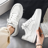 Nouvelles chaussures blanches respirantes pour étudiants masculins, chaussures de sport à semelle épaisse, chaussures décontractées basses à semelle épaisse, chaussures rehaussantes à plateforme.