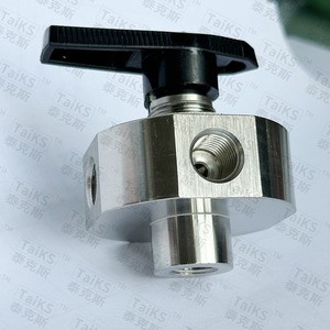 Válvula de Bola Manual de Alta Presión de Acero Inoxidable 304 de Cuatro Vías con Conexión de Rosca Interna y Accesorio de Compresión - Product Image 1