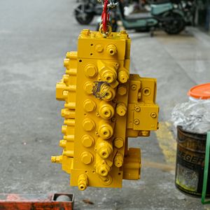 התפלגות שסתומים 723-57-17400 723-57-17200 723-58-17200 קומאצו מחפר שליטה שסתום PW180-7 שסתום עיקרי עבור komatsu - Product Image 1