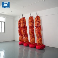 Modèle gonflable personnalisé de poulet grillé sur brochettes pour la décoration d'événements et festivals culinaires en extérieur