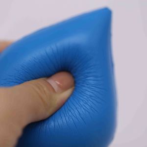 Logo personnalisé en forme de goutte d'eau, jouet sportif en PU, balle anti-stress, promotion à bas prix, cadeau pour enfants - Product Image 4
