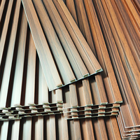 Paneles de pared estriados 3D impermeables grano de madera hueco decoración de interiores revestimiento PVC madera plástico WPC paneles de pared