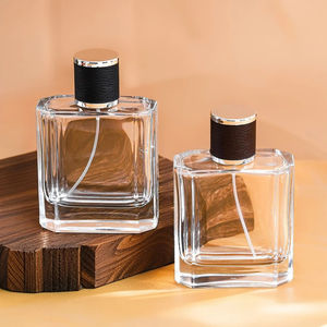 Logotipo personalizado de lujo Cuadrado plano 100mL Botella de rociador de bomba de perfume vacío de vidrio transparente con Tapa de cuero - Product Image 1