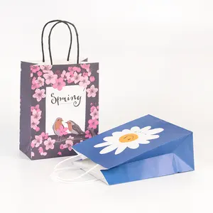 أكياس ورقية للتسوق قابلة لإعادة التدوير أكياس هدايا لتسوق الملابس والطعام مع إمكانية طباعة الشعار الخاص بك