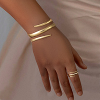 Nouvelle Collection Tendance et Économique : Grand Ensemble de Bijoux Fantaisie avec Bracelet et Bague pour Femme, Accessoire de Main en Gros