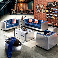 Maßgefertigtes OEM ODM Aviation-Möbel Mid-Century Industrial Metall-Leder Chesterfield 2-3-Sitzer Sofa mit Schwammfüllung für Wohnzimmer und Zuhause