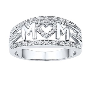 Anello da Donna con Scritta 'Mom' e Zirconi Tricolore, Regalo Sentimentale per Ogni Giorno, Gioiello da Mano - Product Image 5