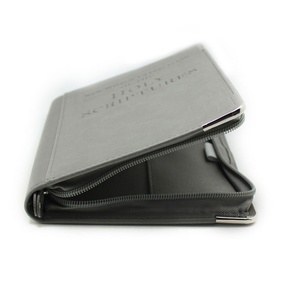Regalo Cristiano Perfecto: Funda de Biblia Clásica de Cuero Impermeable con Bordado para Hombres y Mujeres - Product Image 2