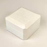 Boîte de rangement pour montres en bois blanc, finition mate, intérieur en cuir avec coussin pour montre, logo personnalisé pour l'emballage de marques de montres haut de gamme