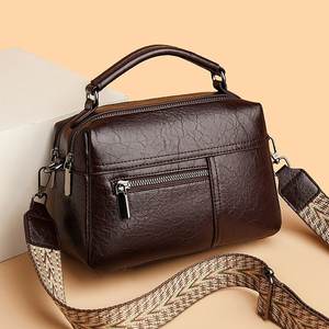 Directo de fábrica, bolsos nuevos para mujer, correa de hombro ancha de gama alta, bandolera de un solo hombro, bolso cuadrado pequeño Retro de piel de vaca - Product Image 5