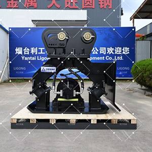 Compacteur vibrant hydraulique, ce qui en fait un outil essentiel pour des projets tels que les travaux routiers, les ponts et les fondations. - Product Image 2