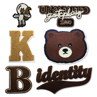 Alphabet personnalisé A-Z éponge Chenile lettre numéro Patch 0-9 dessin animé ours marron brodé serviette avec fleur forme fait tissu
