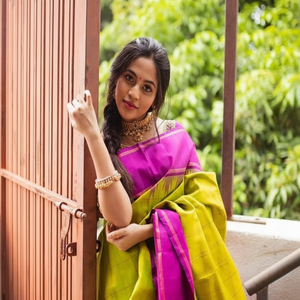 CRÉATEUR LICHI SOIE BIOLOGIQUE BANARASI TRAVAIL SAREE AVEC CHEMISIER NON COUDU VÊTEMENT DE MARIAGE PRIX DE GROS VÊTEMENT ETHNIQUE KERALA SAREE - Product Image 1