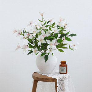 <span class=keywords><strong>Fleurs</strong></span> artificielles en gros, <span class=keywords><strong>fleurs</strong></span> de <span class=keywords><strong>clematis</strong></span> en soie, arrangements floraux de haute qualité, décoration de mariage, centres de table floraux - Product Image 3