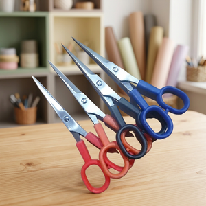 Ciseaux à cheveux ultra-légers 5,5 pouces économiques pour droitiers, manche court, lame convexe en acier, manche en plastique, prix abordable pour salon - Product Image 1