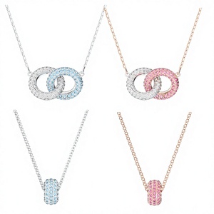 Collar con colgante geométrico con circonita cúbica en tono oro rosa y plata para mujer, para uso diario. - Product Image 4
