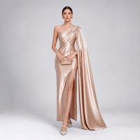 Robe fourreau asymétrique en satin or champagne pour femme, taille naturelle, ornée de perles, coupe ajustée, ourlet drapé, fente latérale
