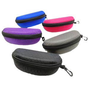 Boîte <span class=keywords><strong>à</strong></span> <span class=keywords><strong>lunettes</strong></span> EVA <span class=keywords><strong>à</strong></span> grille de football en vente directe du fabricant, <span class=keywords><strong>étui</strong></span>s <span class=keywords><strong>à</strong></span> <span class=keywords><strong>lunettes</strong></span> de soleil portables résistants <span class=keywords><strong>à</strong></span> la pression pour hommes et femmes - Product Image 1