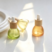 Leere Bambus-Kosmetikbehälter 8ml Serum Bunte Mattglas Ätherische Öl-Tropfflaschen mit Pipette