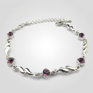Bracelet élégant en argent 925 avec cristaux violets sertis clos pour femme, bijou classique pour tous les jours, marque fabriquée au Rajasthan - Product Image 1