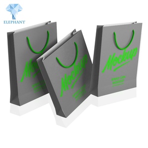 Sacs d'emballage noirs personnalisés à bas prix, 100 g/m², 120 g/m², 250 g/m², sacs en papier de grande taille avec logo, vente en gros - Product Image 5