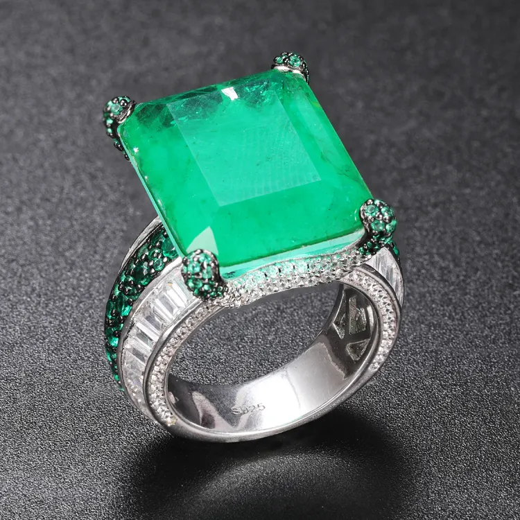 New Design For Ladies CZ Stone Ring Custom 925 Sterling Silver Rings Luxury Zircon Emerald Ring