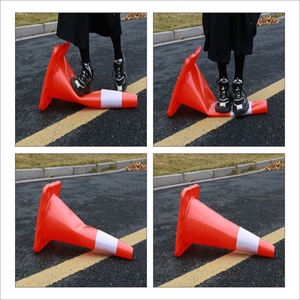 Taşıma kolu yansıtıcı çizgili 65cm PVC trafik konisi, inşaat park etkinlikleri için darbeye dayanıklı güvenlik konisi - Product Image 6