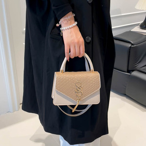 Bolso de Hombro Cruzado Casual para Mujer con Cadena y Detalles Metálicos, Estilo Retro Sencillo, Bolso de Moda Diaria - Product Image 3