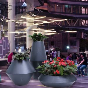 Ensemble de pot de fleurs en forme de cône symétrique en fibre de verre moderne Décoration de jardin sur pied élégante - Product Image 3