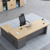 Nouveau bureau de direction moderne pour PDG, directeur général, président, bureau informatique