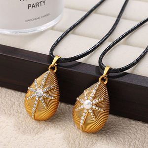 สร้อยคอรูปดาวหยดน้ำประดับเพชรสำหรับผู้หญิง ดีไซน์มุกเจียระไน ทำจากไทเทเนียมสตีล เหมาะสำหรับงานปาร์ตี้ ดีไซน์ไม่สมมาตร - Product Image 1