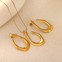 Nuevo Conjunto de Joyería de Acero Inoxidable Chapado en Oro: Pendientes de Diseño Geométrico Irregular y Collar con Colgante de Línea Ondulada en Forma de C con Cadena de Serpiente