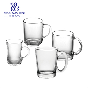 Taza de vidrio de cerveza fría barata de 280ml con asas - Product Image 1
