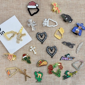 Pins de esmalte suave y duro de diseño, de metal, personalizados, con temática de anime, dibujos animados, sombrero mexicano, elfos y sombrero con bandera, fabricados por fabricante - Product Image 2