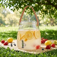 Pichet à eau froide en plastique PET grande capacité avec robinet, texture martelée, ouverture large, design moderne et minimaliste pour usage domestique