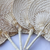 Hiçbir MOQ zanaat çocuk serin ve retro örgü el Fan kalp/Handwoven kişiselleştirilmiş palmiye Rattan el fanlar