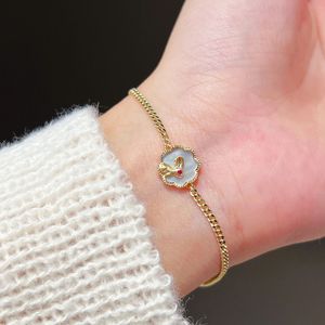 Xinfly Pulsera de Cadena Cubana Texturizada con Dije de Conejo del Zodíaco Chino de Oro Puro de 18K, Rubí y Concha Blanca, para Parejas - Product Image 4