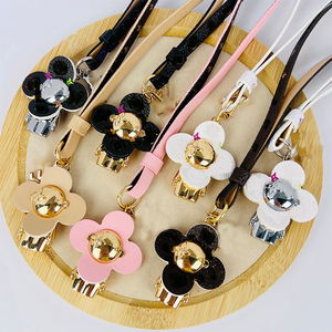 Cartoon Zink legierung Figur Leder Schlüssel bund Renommierte Marke Puppe Vier blättriges Kleeblatt Leder Zubehör - Product Image 3