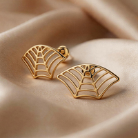 Boucles d'oreilles clous en acier chirurgical 316L, motif toile d'araignée gothique, finition PVD or, pour piercing tragus et hélix, bijoux